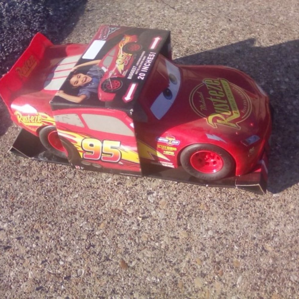 Disney Pixar Cars 3 Lightning McQueen 20-Inch Vehicle Mattel FBN52